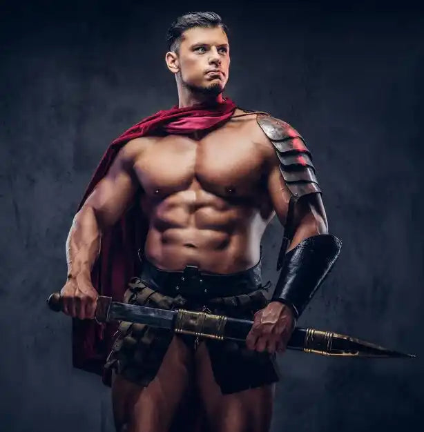 Homme musclé avec une cape rouge et une tenue de guerrier tenant une épée.